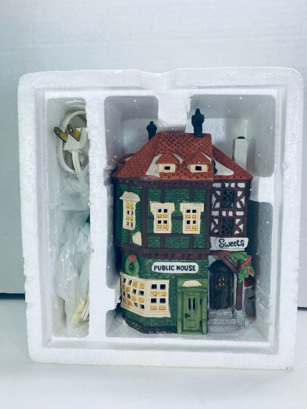 VNTG Dept 56 C Fletcher Public House Lmtd ED 59048 Cord Box 1988 Retired Dickens